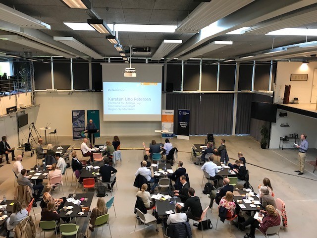 Karsten Unn Petersen (S), formand for Anlægs- og Innovationsudvalget byder velkommen