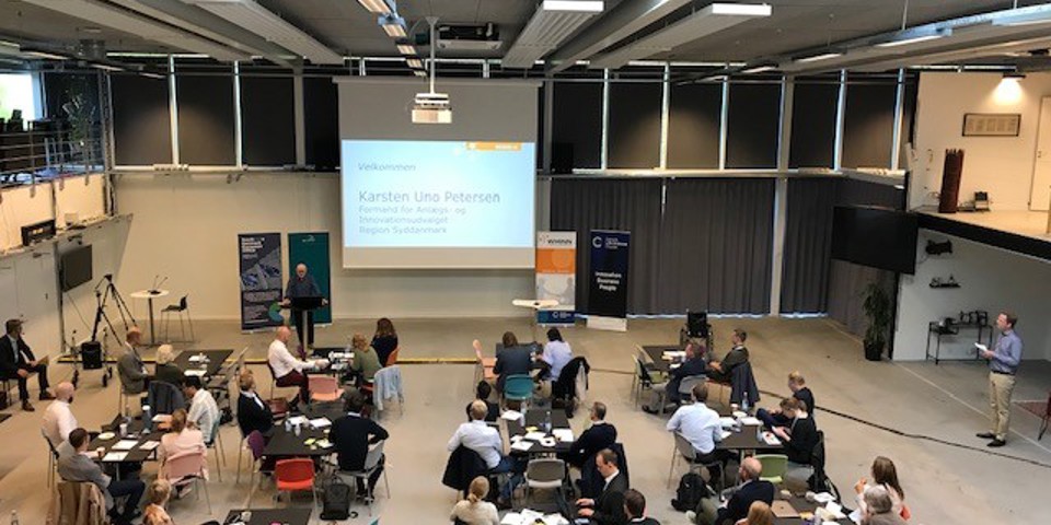 Karsten Unn Petersen (S), formand for Anlægs- og Innovationsudvalget byder velkommen